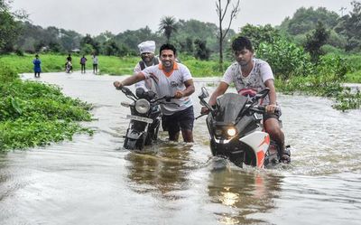 Heavy rains continue in Madhya Pradesh; schools closed in Bhopal and other districts