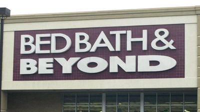 Bed, Bath & Beyond Stock Extends Slide After $60 Million Cohen Exit, Liquidity Crunch Reports