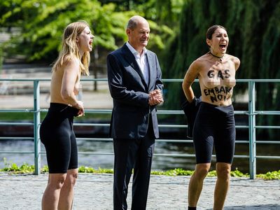 Germany: Topless women demonstrate against Russian gas in Scholz protest