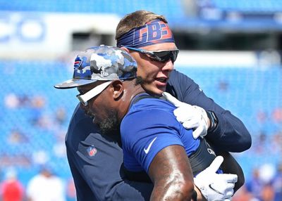 WATCH: Von Miller catches up with ex-Broncos teammates at preseason game