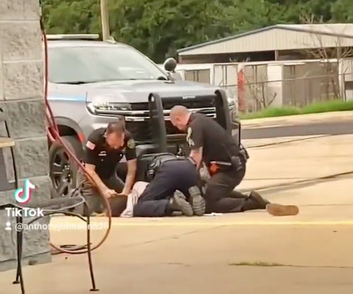 3 Arkansas cops have been suspended for horrifying…
