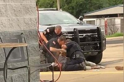Arkansas: Video of ‘deputies and police officer beating man on ground’ sees three suspended