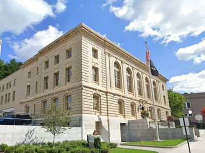 Man arrested for planting fake bombs in federal courthouse and church in West Virginia, police say