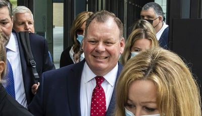 Former Ald. Patrick Daley Thompson reports to prison in Wisconsin