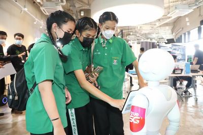 CP robot fair to spread tech knowledge