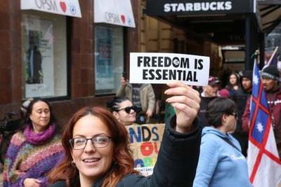 Anti-mandate protesters descend on New Zealand Parliament