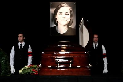 Hundreds mourn Russian nationalist's daughter killed in car bomb