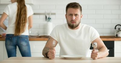 Mum on maternity leave fumes as husband calls her 'lazy' for not cooking dinner