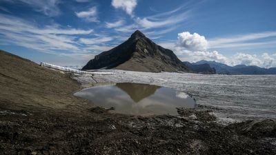 Study shows Swiss glaciers have shrunk by half since 1930s