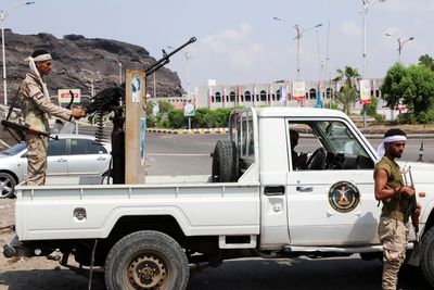 Yemeni president orders separatists to stop military operations
