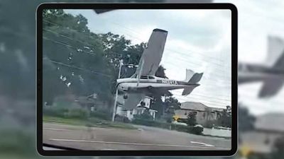 Airplane Crashes Onto Busy Florida Street , Pilot Walks Away