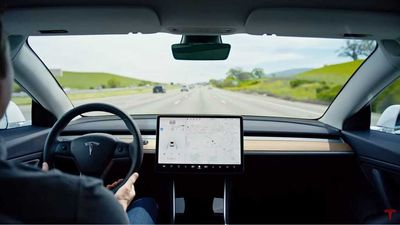 Tesla Exec Says Autopilot Prevents About 40 Crashes Per Day