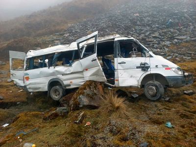 Four dead and 16 injured after tourist bus crashes near Peru’s Machu Picchu