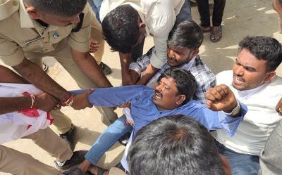 Andhra Pradesh: Drop merger plan, student leaders urge govt.