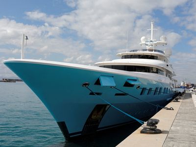 A multimillion-dollar superyacht once owned by a Russian oligarch has gone to auction