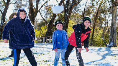 Snow and freezing temperatures hit NSW's Blue Mountains, Lithgow, Orange and Bathurst, as winter nears its end
