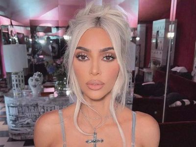 Instagram’s affair with color contact lenses