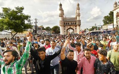Protests against suspended BJP leader continue throughout the night in Telangana