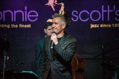 Curtis Stigers at Ronnie Scott’s review: Back on the road, crooning and blowing fire