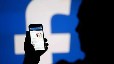 Facebook 'down', users report bizarre glitches and feeds flooded with random comments to celebrities