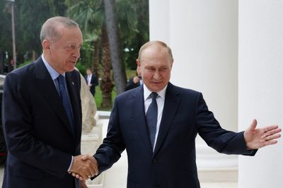 US warns of sanctions against Turkey over Russia ties