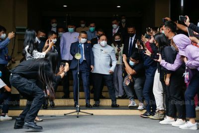 Govt spokesman: Prawit caretaker PM now Prayut suspended