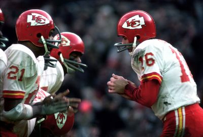 Clark Hunt releases statement on death of Chiefs legend Len Dawson