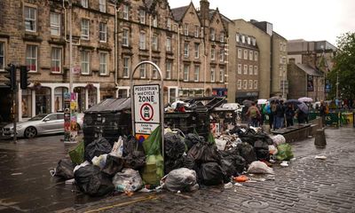 Refuse workers in more than a dozen Scottish councils go on strike