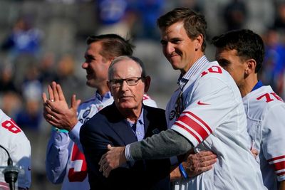 See it: Eli Manning breaks down Tom Coughlin’s Syracuse film with the coach