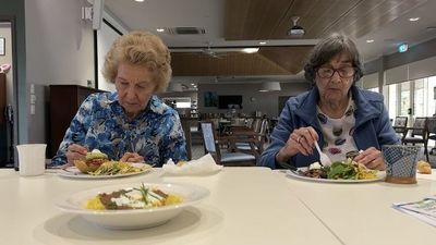 Elderly people in Hervey Bay learn to cook hearty meals on budget amid rising cost of living