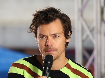Harry Styles reacts to viral rumour that he’s bald and wears a wig