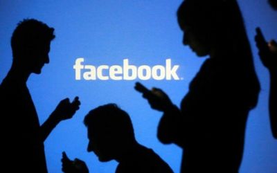 Facebook users report bizarre glitches, random celebrity comments