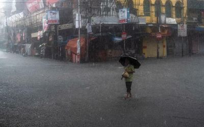 Heavy rains lash West Bengal