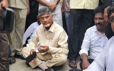 Chandrababu Naidu’s visit to A.P.’s Kuppam marred by tension; YSRCP workers pull down Anna Canteen, four TDP activists hurt in police lathi-charge