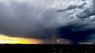 BOM's latest outlook signals soggy spring weather for eastern Australia