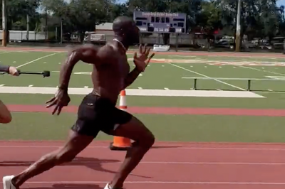 Hall of Famer Terrell Owens ran a blazing 4.38, 40-yard dash at age 48, stunning NFL fans