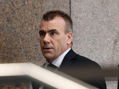 No jail for ex-policeman over gun threat