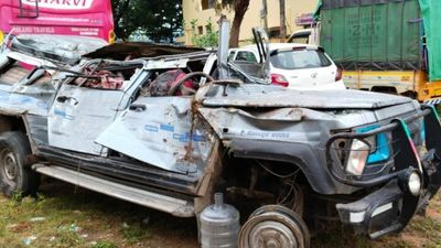Karnataka: 9 killed in jeep-car collision near Bengaluru