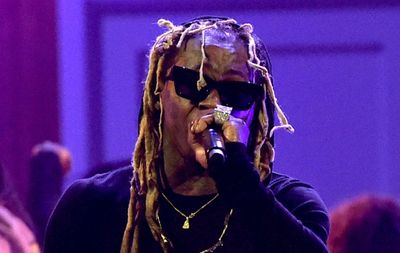 Lil Wayne threatens to end show after fan throws object on stage