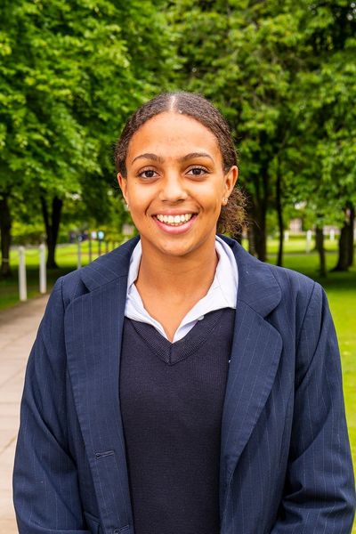 Commonwealth Games swimmer picks up top GCSE results