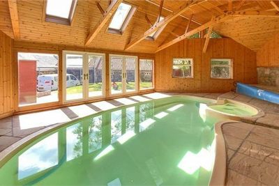 Jaw-dropping Midlothian farmhouse with pool and sauna hits the market