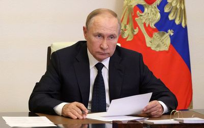Putin signs decree to increase size of Russian armed forces