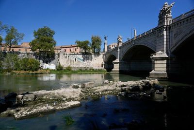 Italy's drought exposes ancient imperial bridge over Tiber