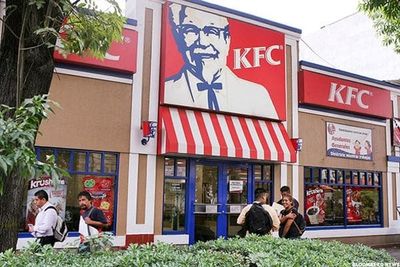 KFC's Menu Adds a New (Sort of Weird) Take on the Chicken Sandwich