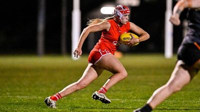 New AFLW era starts in Sydney with dream debut for Swan 'fan favourite' Cynthia Hamilton