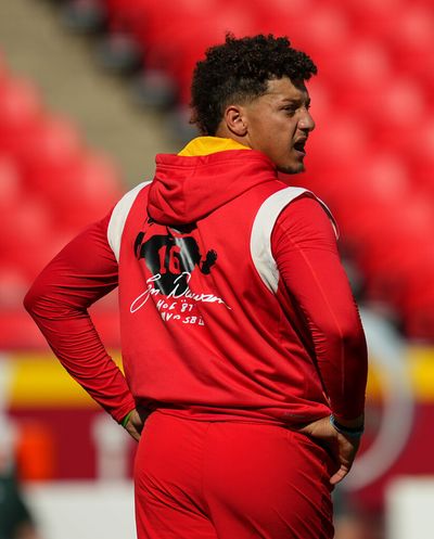 Patrick Mahomes honors Len Dawson’s memory with fantastic hoodie