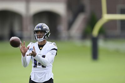 Ravens S Kyle Hamilton leaves practice early with trainer on Thursday