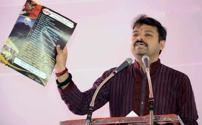 Chakravarthi Sulibele welcomes idea of keeping images of freedom fighters in Ganesh mandals