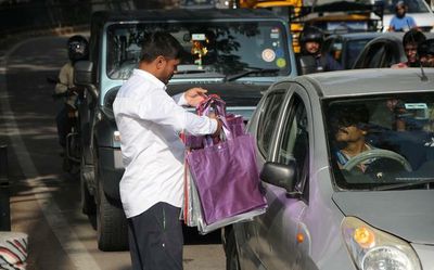 Bag it, street style