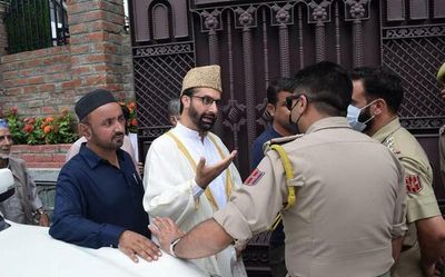 Mirwaiz ‘disallowed’ to join Friday prayers at Srinagar’s Jamia Masjid